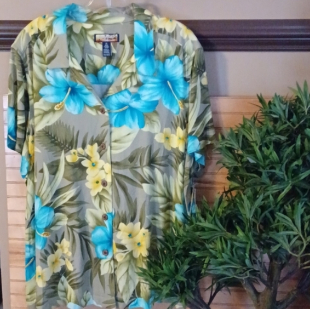 100% Rayon Havana Jack Cafe Hawaiian Top
